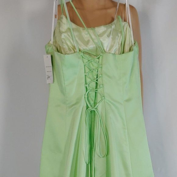 (26) NWT Faviana Long Gown  Style 9119 in Lime Color - Picture 4 of 4